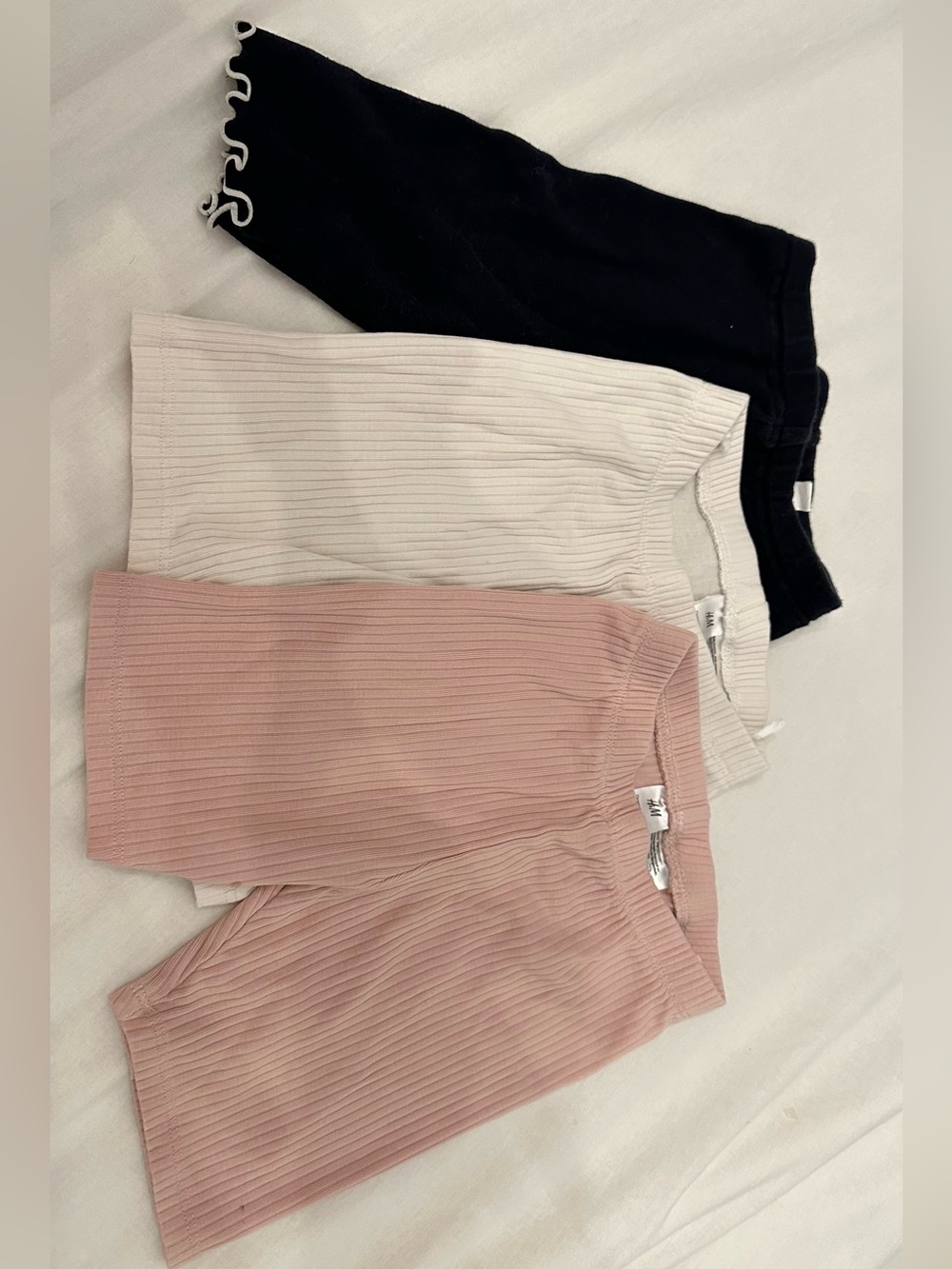3 pairs⭐︎3/4T H&M Ribbed Shorts - Pink, Cream & Black